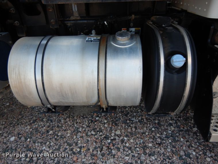 image for item DM2883 2012 Kenworth T370  tank truck