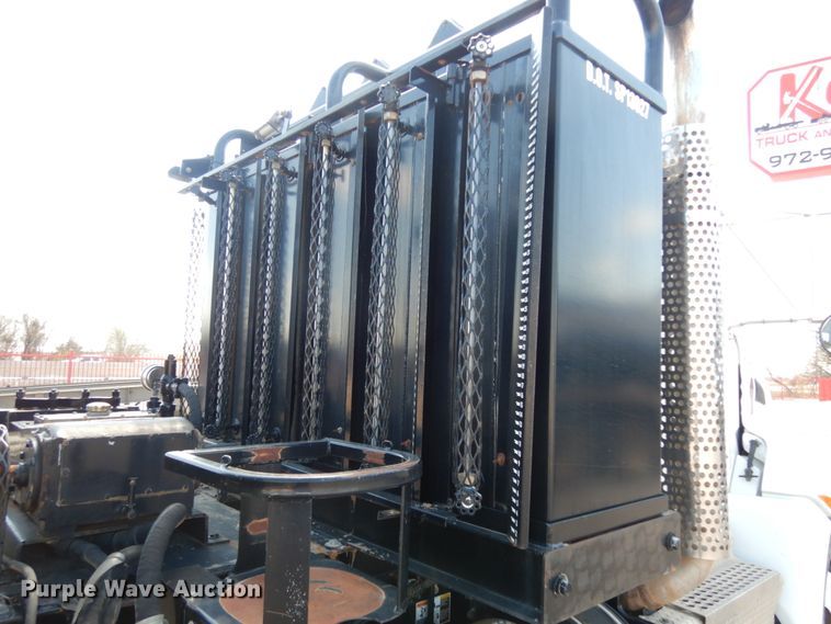 image for item DM2883 2012 Kenworth T370  tank truck