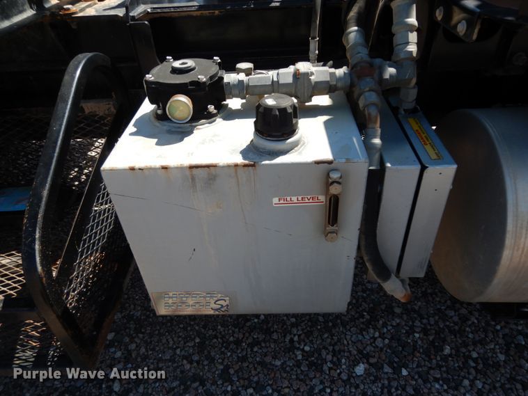 image for item DM2883 2012 Kenworth T370  tank truck