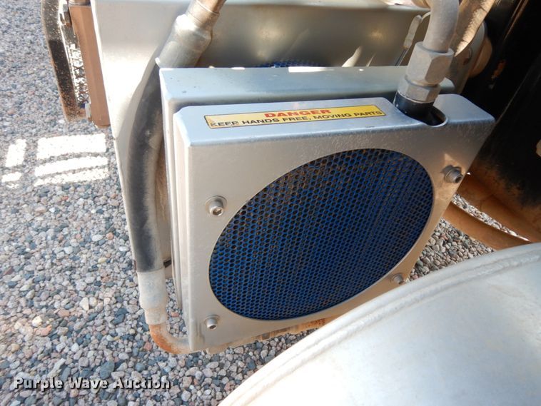 image for item DM2883 2012 Kenworth T370  tank truck