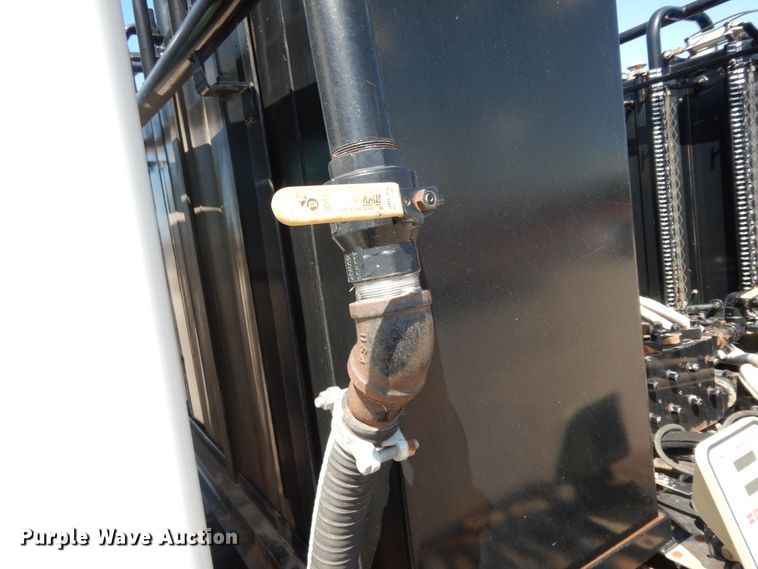 image for item DM2883 2012 Kenworth T370  tank truck