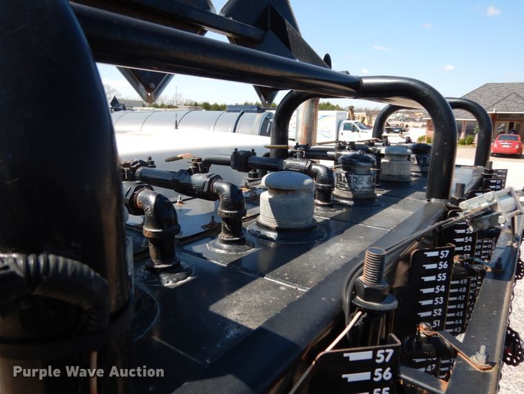 image for item DM2883 2012 Kenworth T370  tank truck