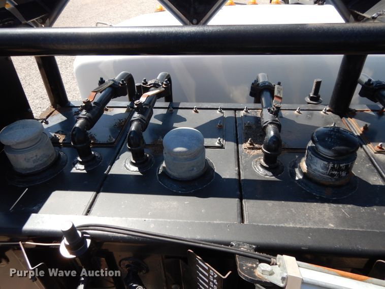 image for item DM2883 2012 Kenworth T370  tank truck