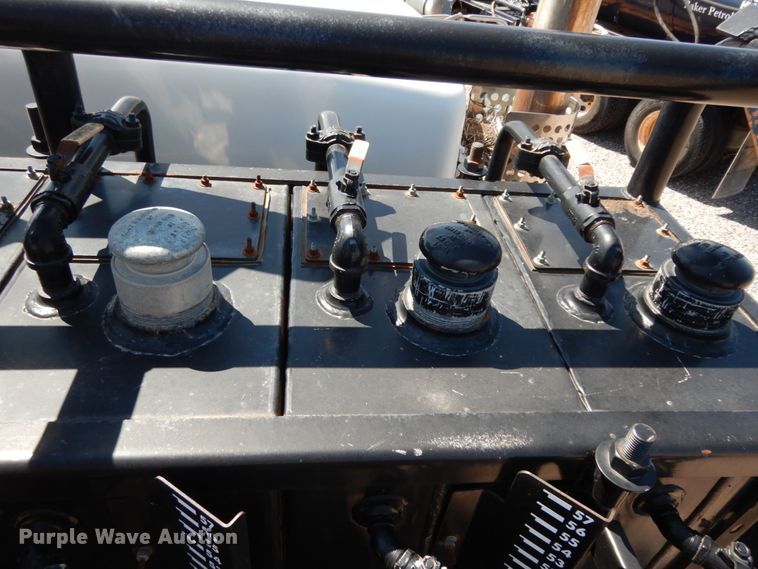 image for item DM2883 2012 Kenworth T370  tank truck