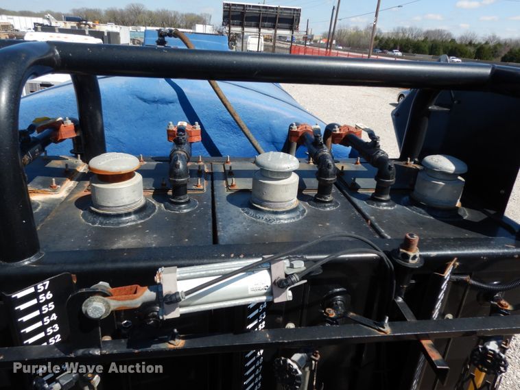 image for item DM2883 2012 Kenworth T370  tank truck