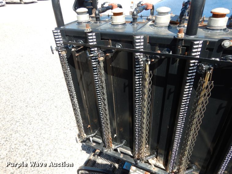 image for item DM2883 2012 Kenworth T370  tank truck