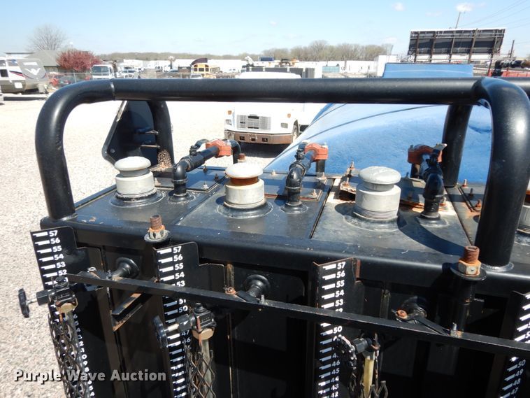 image for item DM2883 2012 Kenworth T370  tank truck