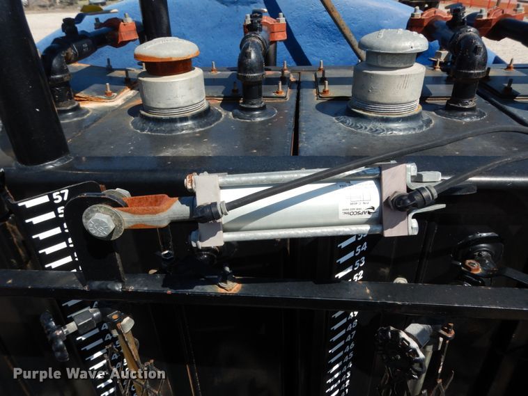 image for item DM2883 2012 Kenworth T370  tank truck