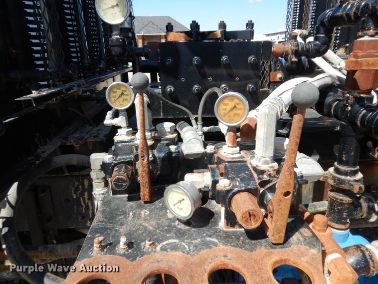 image for item DM2883 2012 Kenworth T370  tank truck