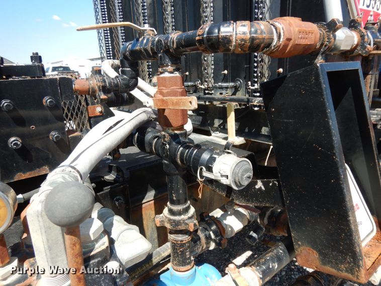 image for item DM2883 2012 Kenworth T370  tank truck