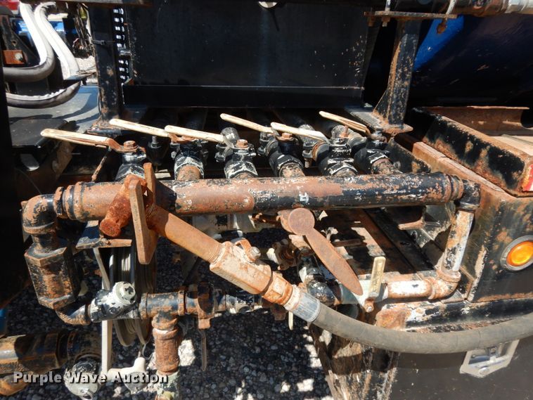 image for item DM2883 2012 Kenworth T370  tank truck