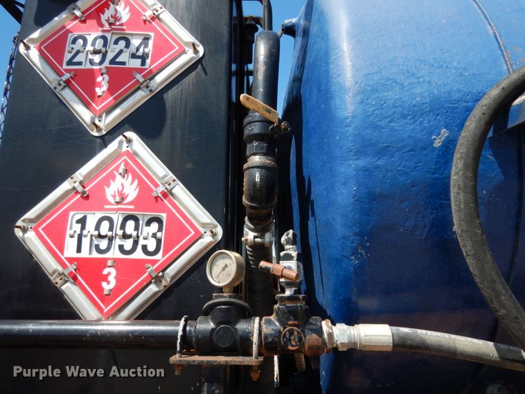 image for item DM2883 2012 Kenworth T370  tank truck