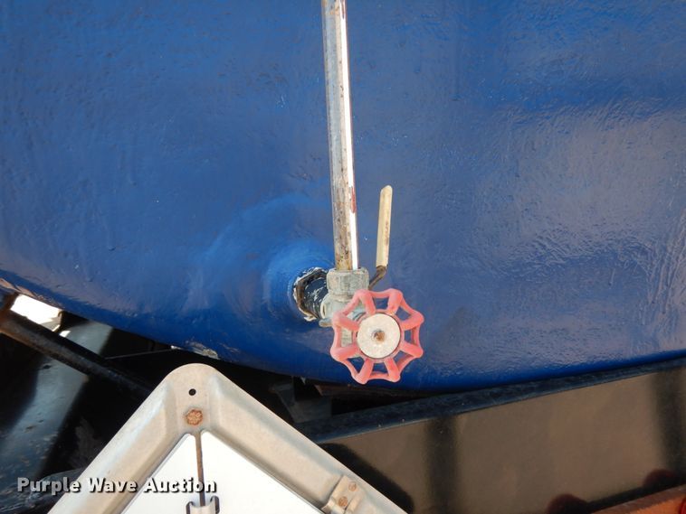 image for item DM2883 2012 Kenworth T370  tank truck