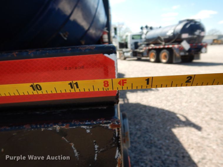 image for item DM2883 2012 Kenworth T370  tank truck