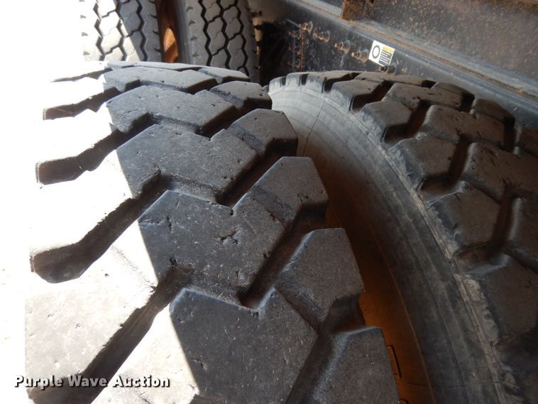 image for item DM2883 2012 Kenworth T370  tank truck