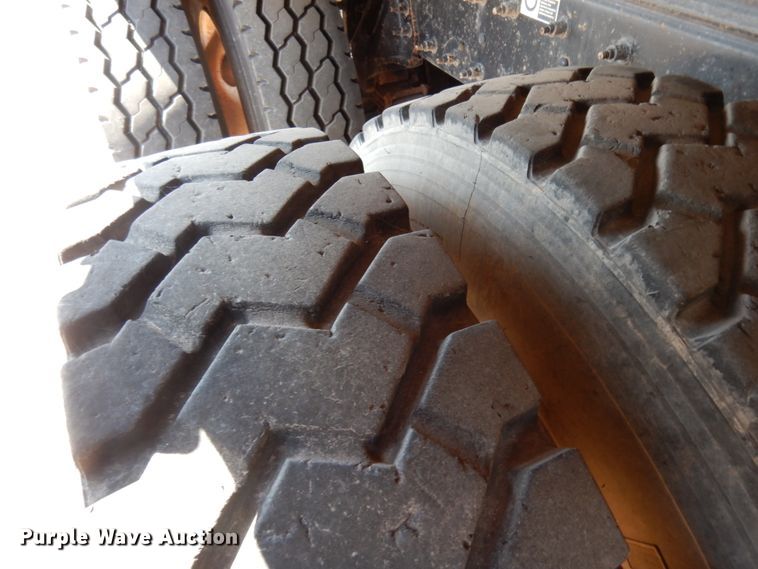 image for item DM2883 2012 Kenworth T370  tank truck