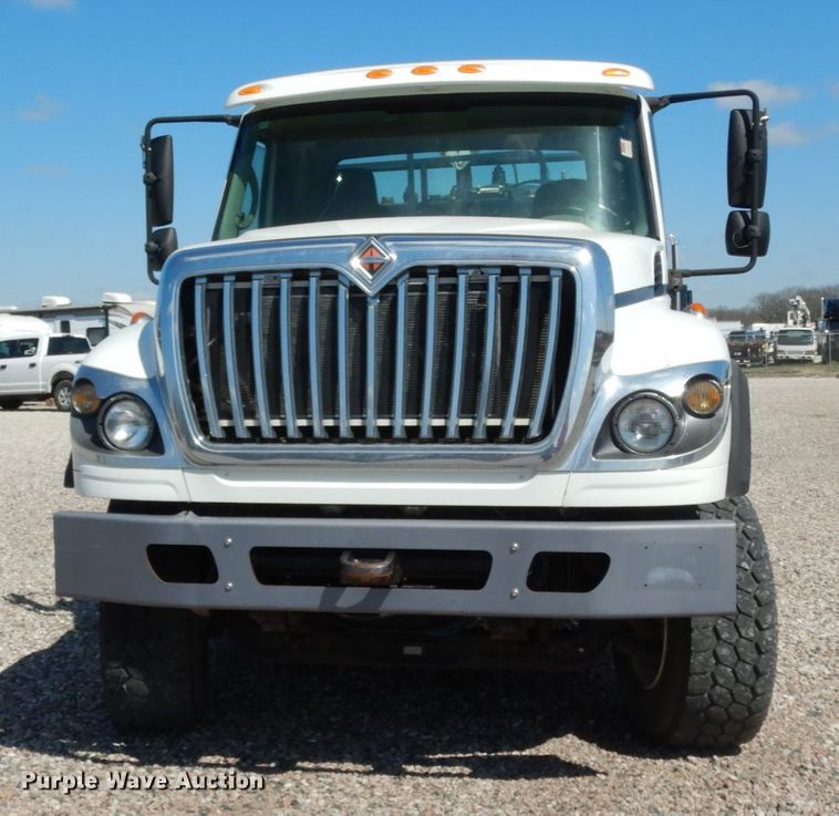 image for item DM2884 2011 International WorkStar 7600  tank truck