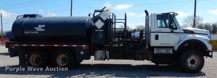 image for item DM2884 2011 International WorkStar 7600  tank truck