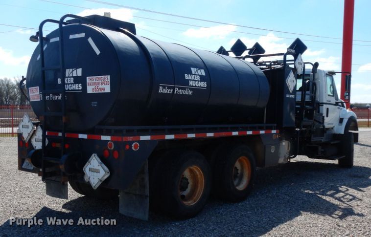 image for item DM2884 2011 International WorkStar 7600  tank truck