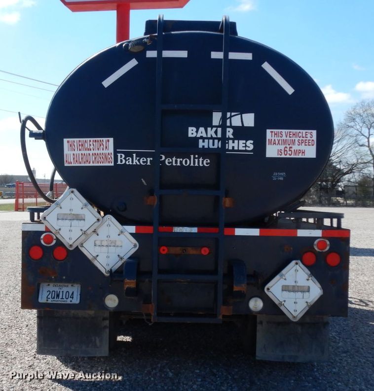 image for item DM2884 2011 International WorkStar 7600  tank truck