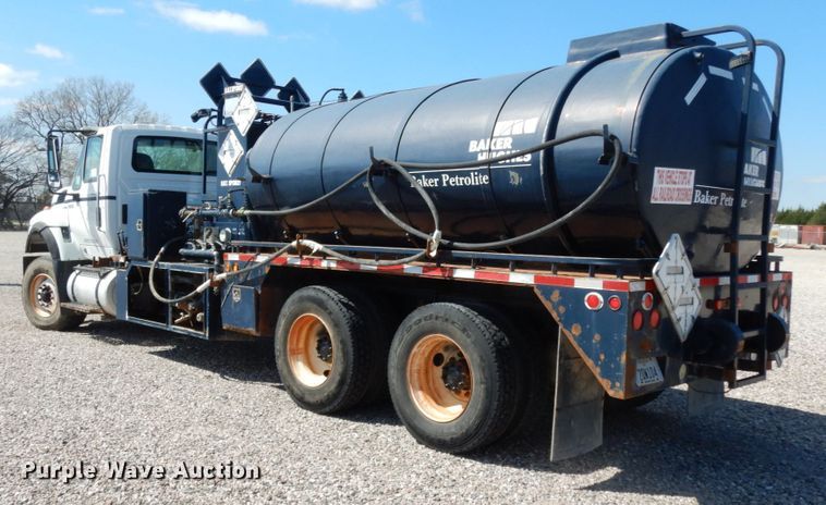 image for item DM2884 2011 International WorkStar 7600  tank truck