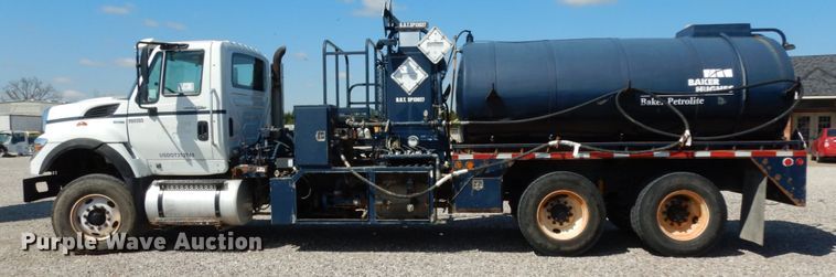 image for item DM2884 2011 International WorkStar 7600  tank truck