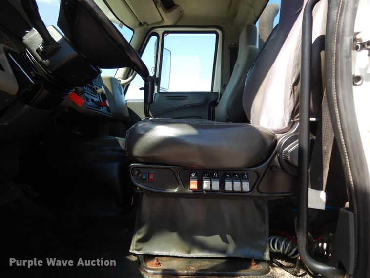 image for item DM2884 2011 International WorkStar 7600  tank truck