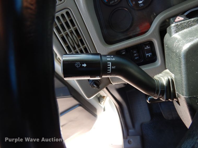 image for item DM2884 2011 International WorkStar 7600  tank truck