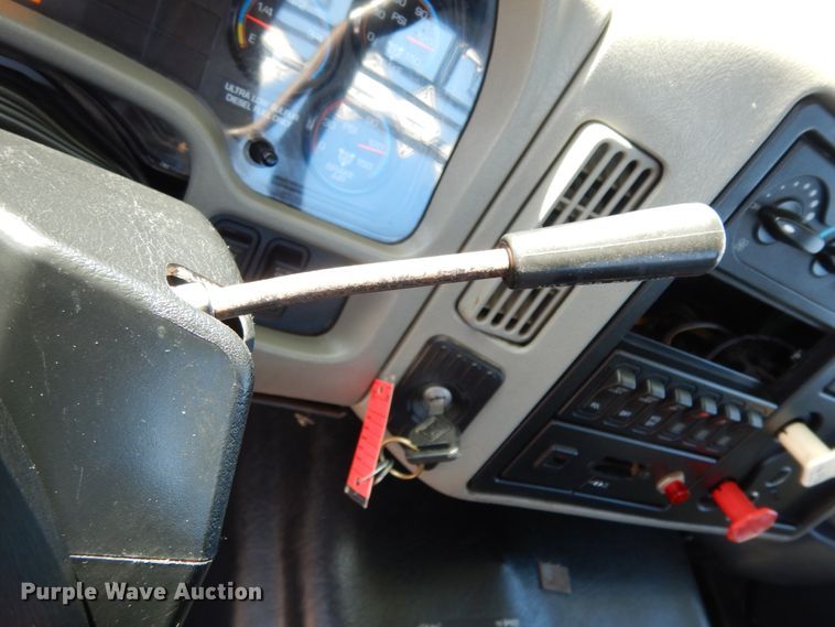 image for item DM2884 2011 International WorkStar 7600  tank truck