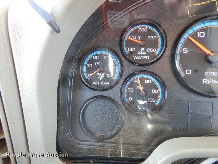 image for item DM2884 2011 International WorkStar 7600  tank truck