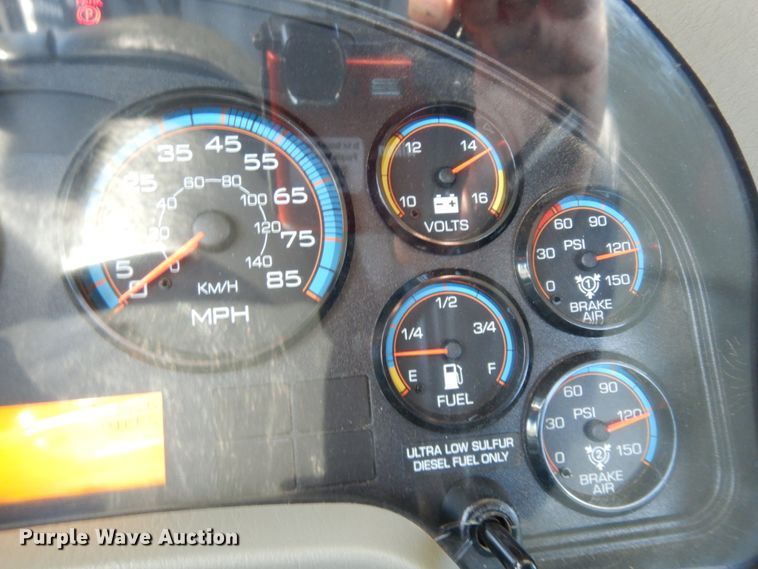 image for item DM2884 2011 International WorkStar 7600  tank truck