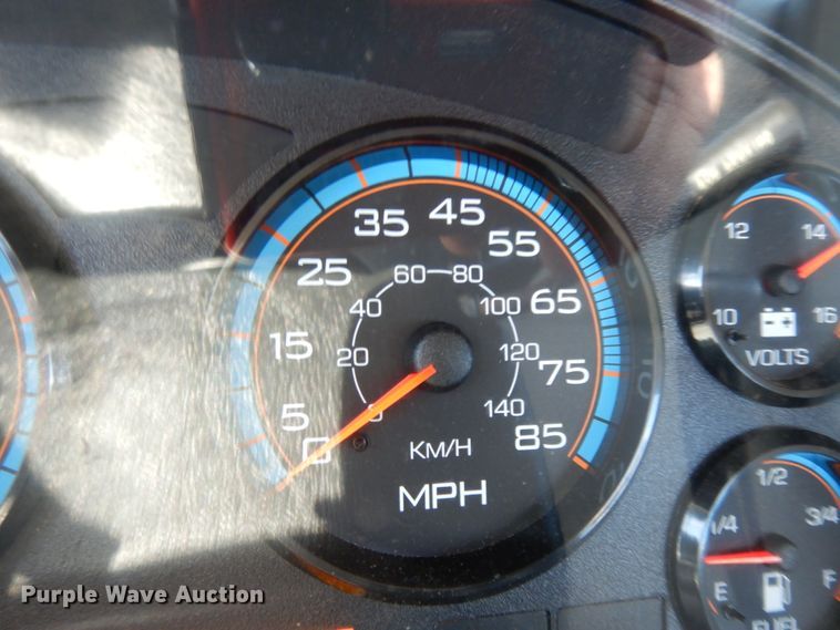 image for item DM2884 2011 International WorkStar 7600  tank truck