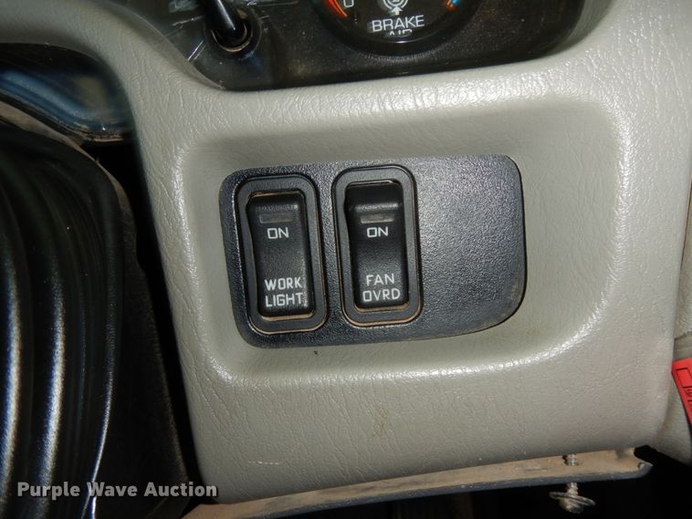 image for item DM2884 2011 International WorkStar 7600  tank truck