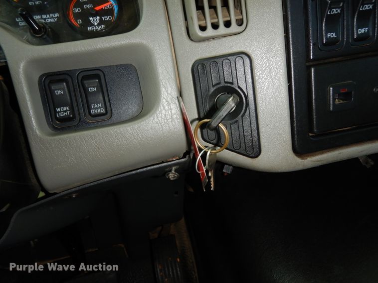 image for item DM2884 2011 International WorkStar 7600  tank truck