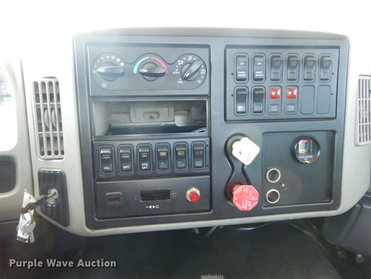 image for item DM2884 2011 International WorkStar 7600  tank truck