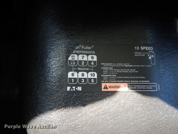 image for item DM2884 2011 International WorkStar 7600  tank truck