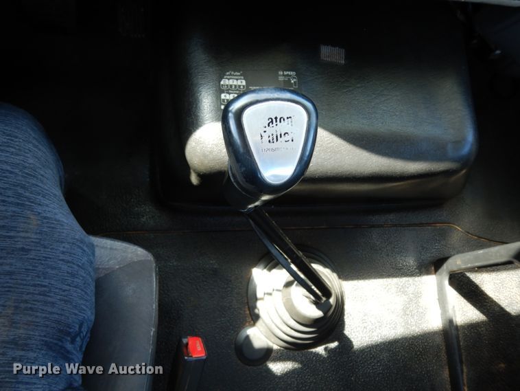 image for item DM2884 2011 International WorkStar 7600  tank truck