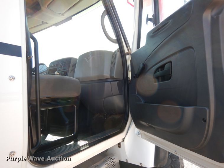 image for item DM2884 2011 International WorkStar 7600  tank truck