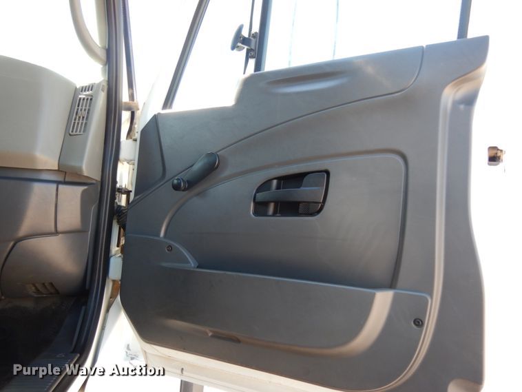 image for item DM2884 2011 International WorkStar 7600  tank truck