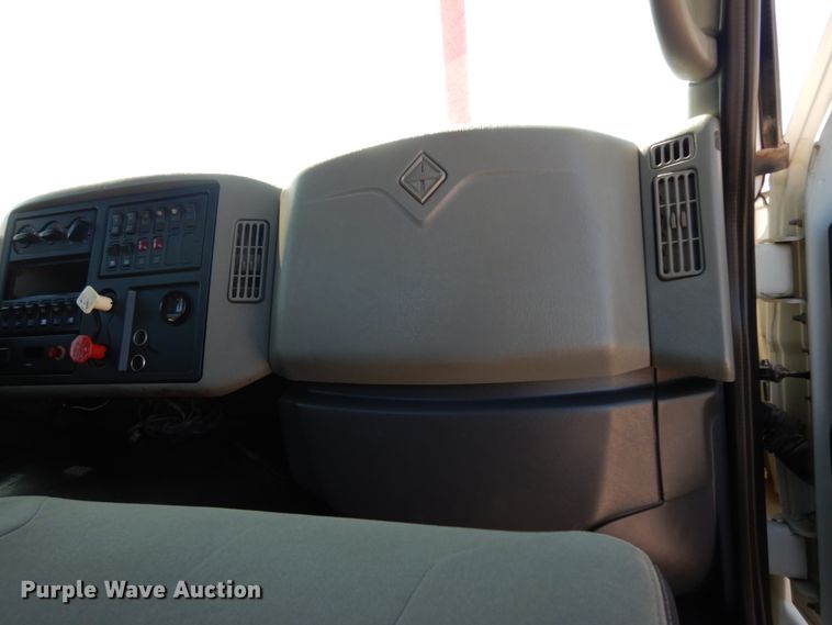 image for item DM2884 2011 International WorkStar 7600  tank truck