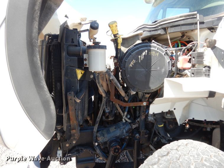 image for item DM2884 2011 International WorkStar 7600  tank truck