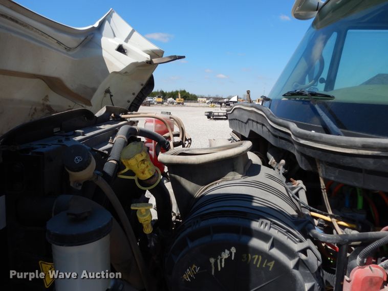 image for item DM2884 2011 International WorkStar 7600  tank truck