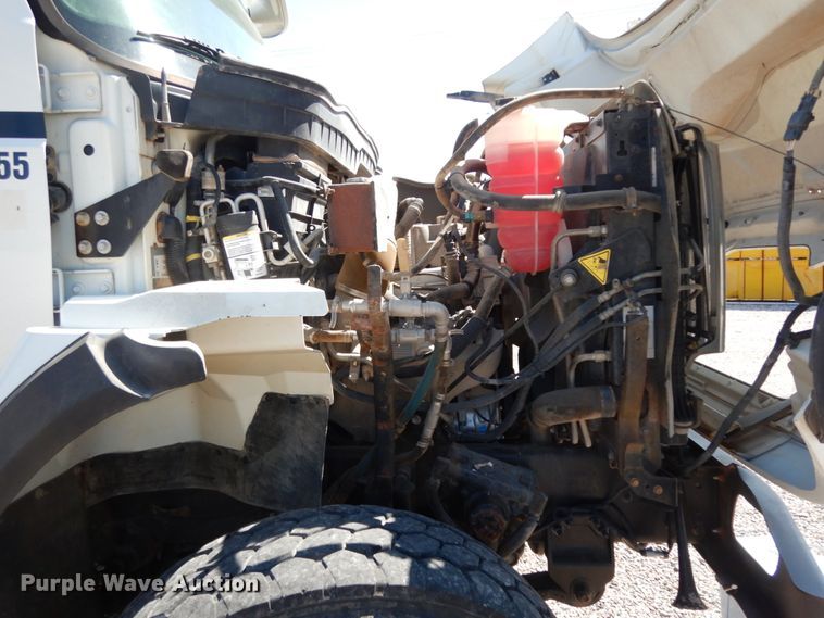 image for item DM2884 2011 International WorkStar 7600  tank truck