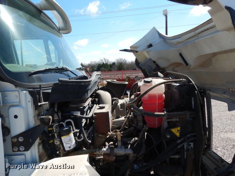 image for item DM2884 2011 International WorkStar 7600  tank truck