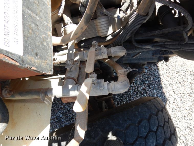 image for item DM2884 2011 International WorkStar 7600  tank truck