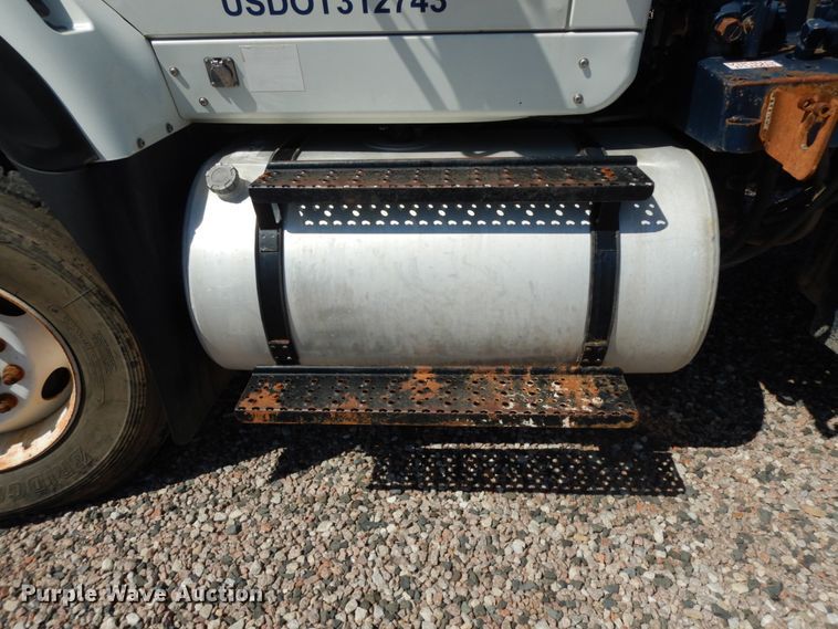 image for item DM2884 2011 International WorkStar 7600  tank truck