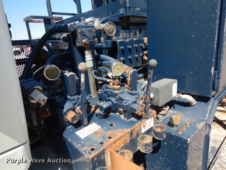 image for item DM2884 2011 International WorkStar 7600  tank truck