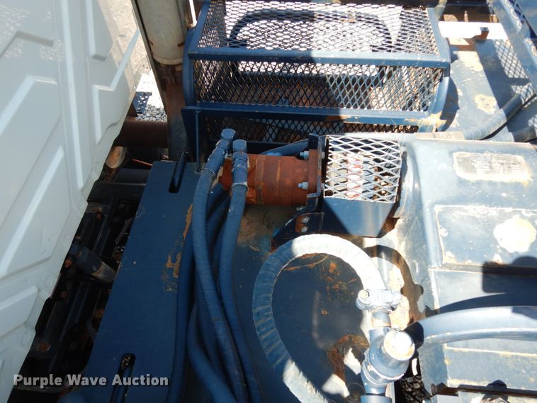 image for item DM2884 2011 International WorkStar 7600  tank truck