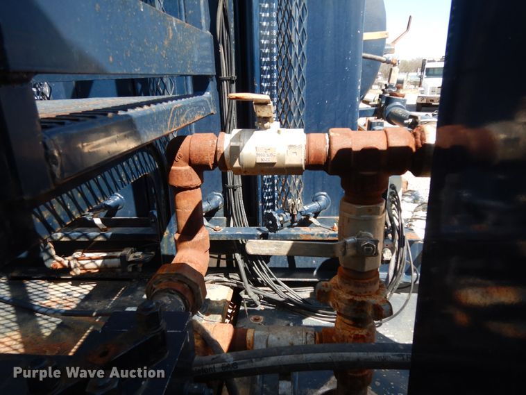 image for item DM2884 2011 International WorkStar 7600  tank truck