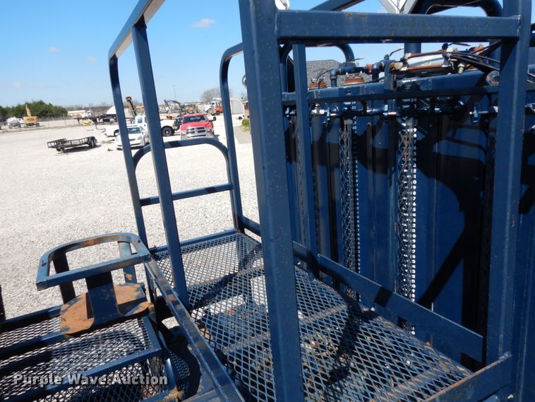 image for item DM2884 2011 International WorkStar 7600  tank truck